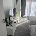 Near Messe And Playmobil Funpark Between Nuernberg And , Free Parking , Netflix , 24h Self Check-in