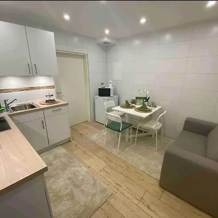 Near Messe And Playmobil Funpark Between Nuernberg And , Free Parking , Netflix , 24h Self Check-in