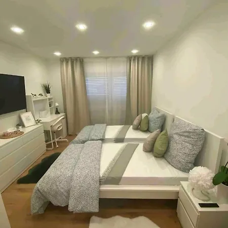 Near Messe And Playmobil Funpark Between Nuernberg And , Free Parking , Netflix , 24h Self Check-in * Schwabach