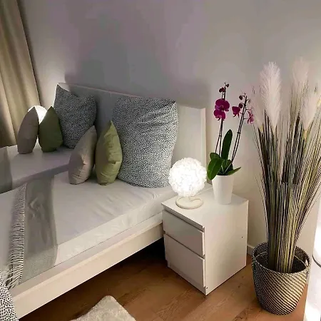 Near Messe And Playmobil Funpark Between Nuernberg And , Free Parking , Netflix , 24h Self Check-in * Schwabach