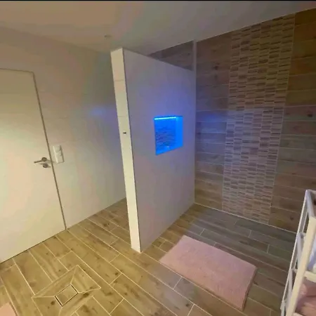 Near Messe And Playmobil Funpark Between Nuernberg And , Free Parking , Netflix , 24h Self Check-in