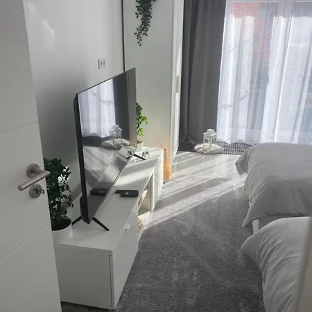 Near Messe And Playmobil Funpark Between Nuernberg And , Free Parking , Netflix , 24h Self Check-in