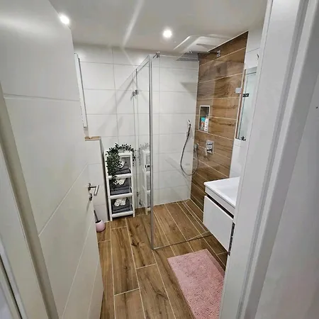 Near Messe And Playmobil Funpark Between Nuernberg And , Free Parking , Netflix , 24h Self Check-in *